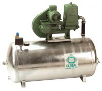 CLASAL traaglopende zuigerpompen op een gegalvaniseerde 300L tank
